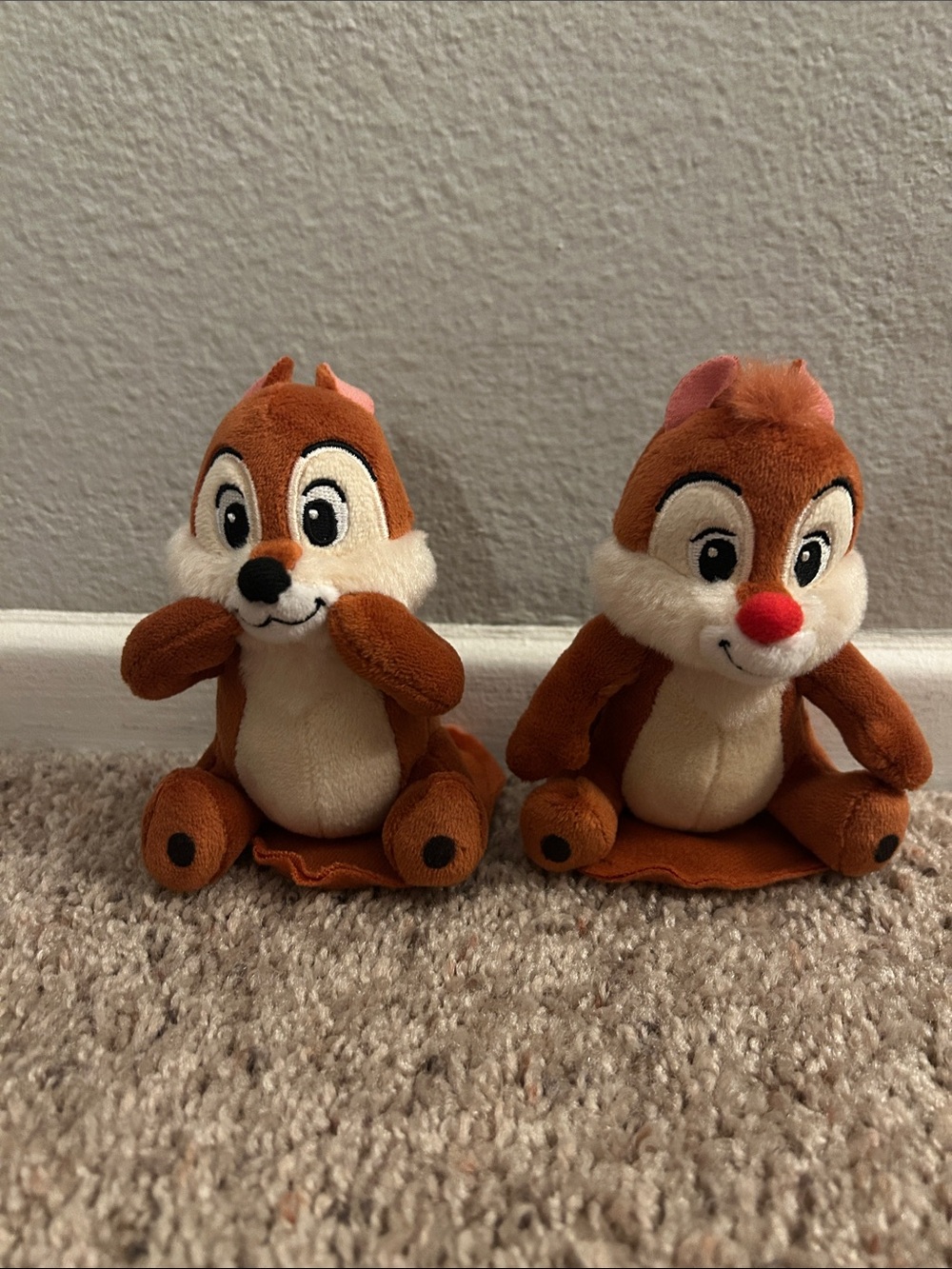 ✨🤎Disney Chip n’ Dale shoulder buddies🤎✨